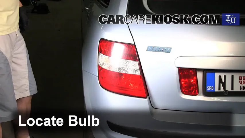 2003 Fiat Stilo 5-Porte JTD 1.9L 4 Cyl. Turbo Diesel Lights